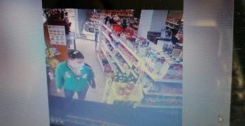 В Стара Загора се издирва крадец, отмъкнал нагло шоколадови бонбони
