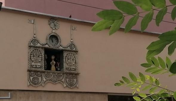 Правят профилактика на часовника на Кукления театър в Стара Загора 