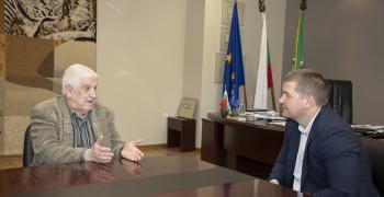 Кметът Живко Тодоров се срещна с образователния деец Кънчо Матев навръх празника на Св. св. Кирил и Методий