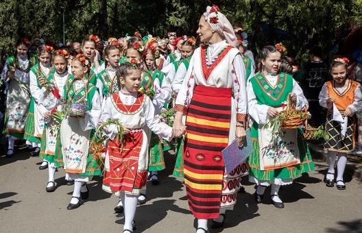 4 765 именици в старозагорско ще отбележат най-цветните пролетни празници