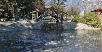 Ледено езеро в старозагорски парк