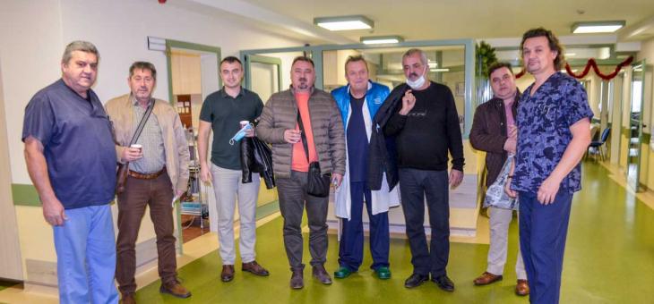 Ревизионно ендопротезиране „на живо“ представиха ортопеди в Болница „Тракия“