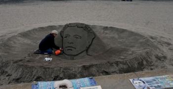 Ликът на Васил Левски се появи на бургаския плаж