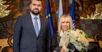 Лили Иванова бе удостоена със „Златна лаврова клонка" на Министерството на външните работи   