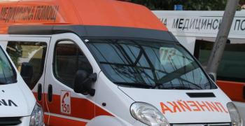 Катастрофа между "БМВ" и мотор прати в болница 34-годишен мъж