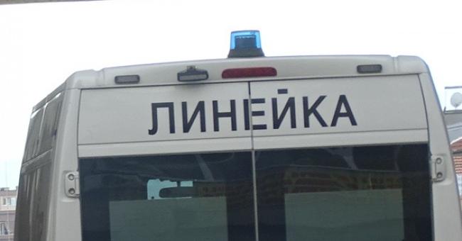 Дете е с опасност за живота, след като майка му го блъсна с кола