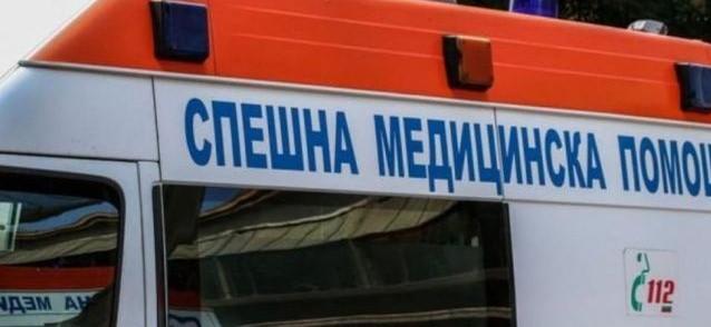 Мъж с маска преби охранител в Казанлък