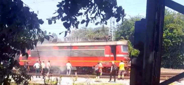 В Бургас се запали локомотив