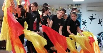 Да усетиш магията на танца в залата на детска танцова школа DS Caribe в Стара Загора