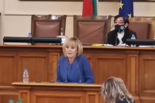 Мая Манолова: България се изправи и показа вратата на мутрите  