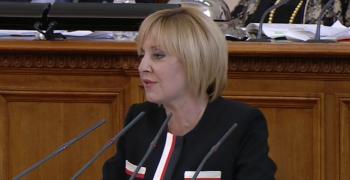 Мая Манолова е председателят на Комисията по ревизията в парламента