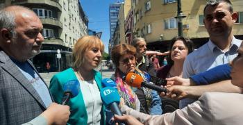Манолова: „Изправи се! Мутри вън!" остава в същия формат