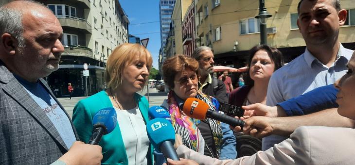 Манолова: „Изправи се! Мутри вън!" остава в същия формат