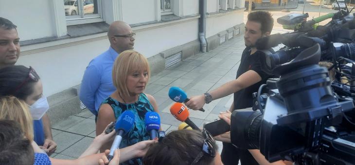 Манолова: Президентът да инициира нов кръг консултации преди връчването на третия мандат  