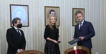 Президентът връчи мандата на „Има такъв народ“, Антоанета Стефанова го върна