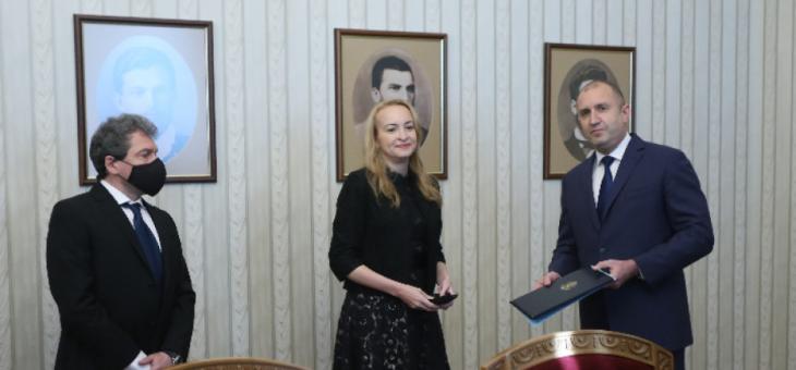 Президентът връчи мандата на „Има такъв народ“, Антоанета Стефанова го върна