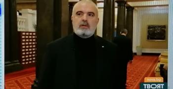 Маноил Манев: Не може за богопомазаните депутати да не важат зелените сертификати