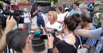 Манолова: Борисов, ЦИК и Дончев сладко спинкат за машинното гласуване