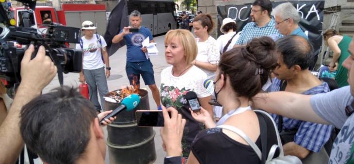 Манолова: Борисов, ЦИК и Дончев сладко спинкат за машинното гласуване