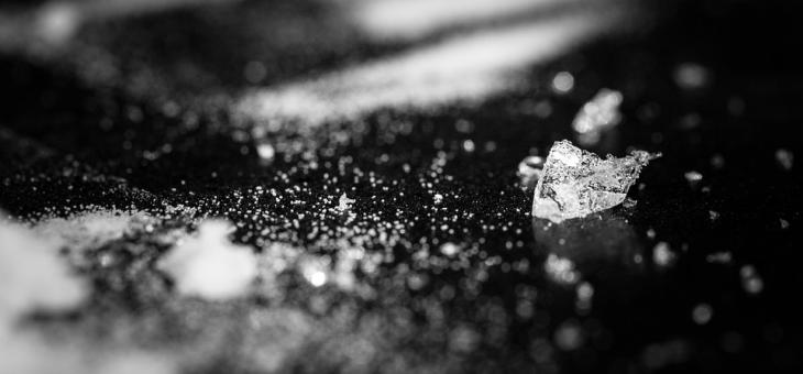 Искат арест за 48-годишен мъж, държал дрога в дома си в Габарево