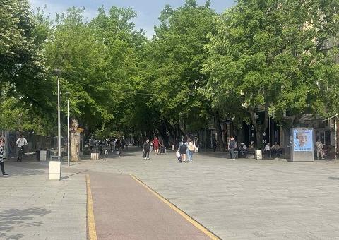 Почистват пешеходната зона в Стара Загора