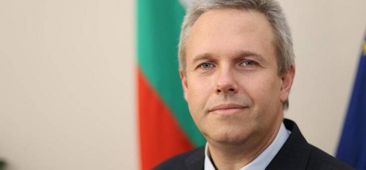 Министър Йоловски: Започваме работа по удостоверяване на машините за втория тур