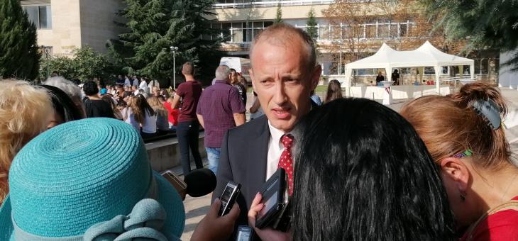 Министър Вълчев: 4 на 1000 паралелки в страната са карантинирани
