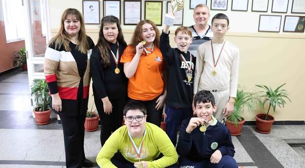 Успешно представяне на отбора на Второ ОУ "П. Р. Славейков" в Стара Загора в шахматен турнир