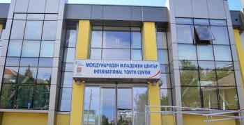 Обучения, социални инициативи и креативни срещи включва априлската програма на Международния младежки център