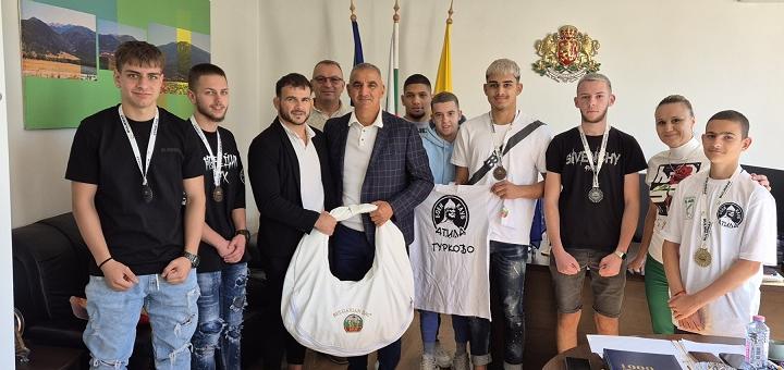 Кметът Кънчо Папазов поздрави гурковските медалисти от Държавното първенство по ММА