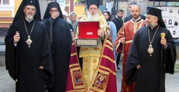 В Стара Загора посрещнаха частица от мощите на Св. Йоан Рилски Чудотворец