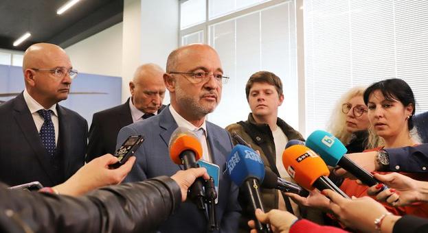 Министър Меджидиев: Изпращаме в Италия преподаватели за обмен на опит по оказване на спешна медицинска помощ по въздуха