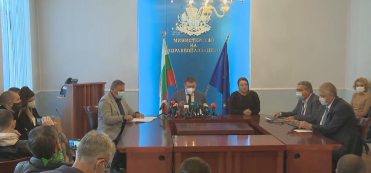 МЗ: Не се налага затягане на мерките или въвеждане на нови