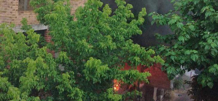 Запалиха изоставена сграда в центъра на Стара Загора