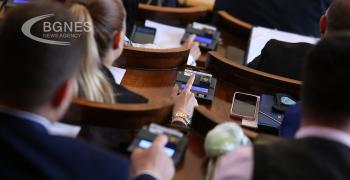 Министри отговарят на депутатски въпроси