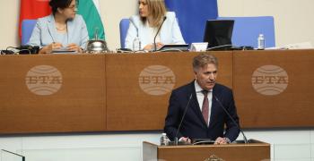 Министър Николов: Предвижда се изграждането на две нови индустриални зони - в Стара Загора и Аксаково