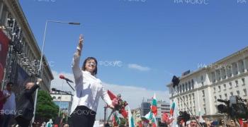 Корнелия Нинова: Битката по улиците е за морала, но битката е и за хляба