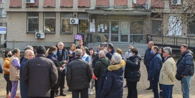 Нинова: Ще алармирам институциите за казуса със здравеопазването в Раднево