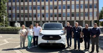 Община Раднево получи електрически автомобил за социални дейности
