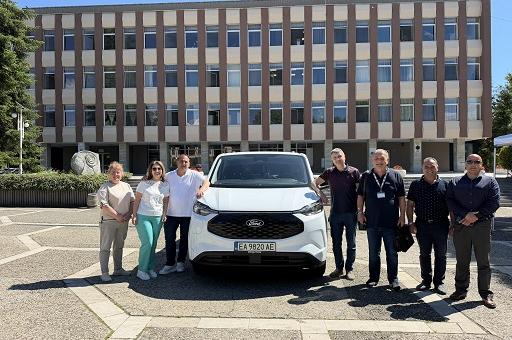 Община Раднево получи електрически автомобил за социални дейности