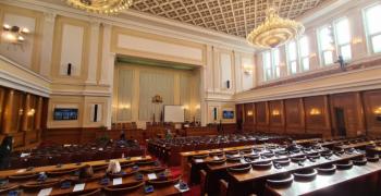 Обсъждат вота на недоверие срещу правителството