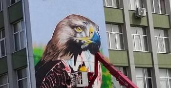 Царски орел краси сградата на старозагорска гимназия