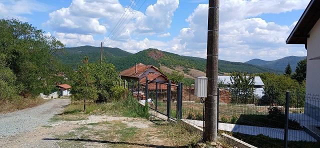 Назад към Остра могила - притегателното село за миграция в проект на старозагорка, учен от БАН