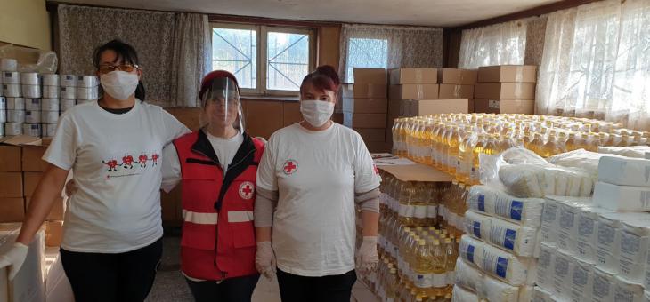 В Община Гълъбово БЧК раздава 415 пакета хранителни продукти