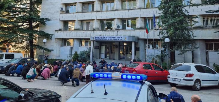 В Стара Загора служители на МВР почетоха с едноминутно мълчание паметта на загиналия полицай Петър Бъчваров