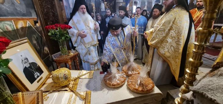 Митрополит Киприан отслужи св. Литургия и панихида в памет на българския патриарх Кирил