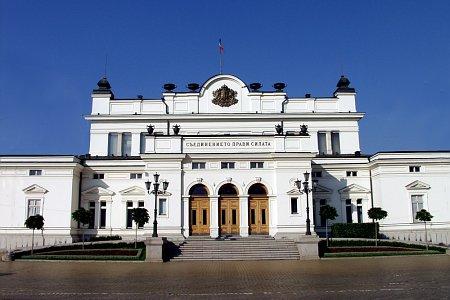 На първо четене: Прагът на задължителната регистрация по ДДС вече е 100 000 лева оборот