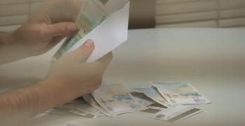 Минималната работна заплата става 933 лева от 1 януари 2024 г.