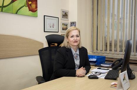 Зам.-кметът Павлина Делчева впечатлява младежи с първото родно фентъзи, издадено в Стара Загора през 1930 г.   
