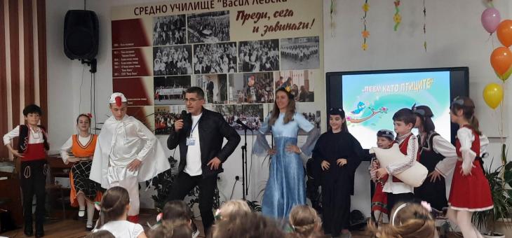 Детски песни огласиха СУ „Васил Левски" в Стара Загора